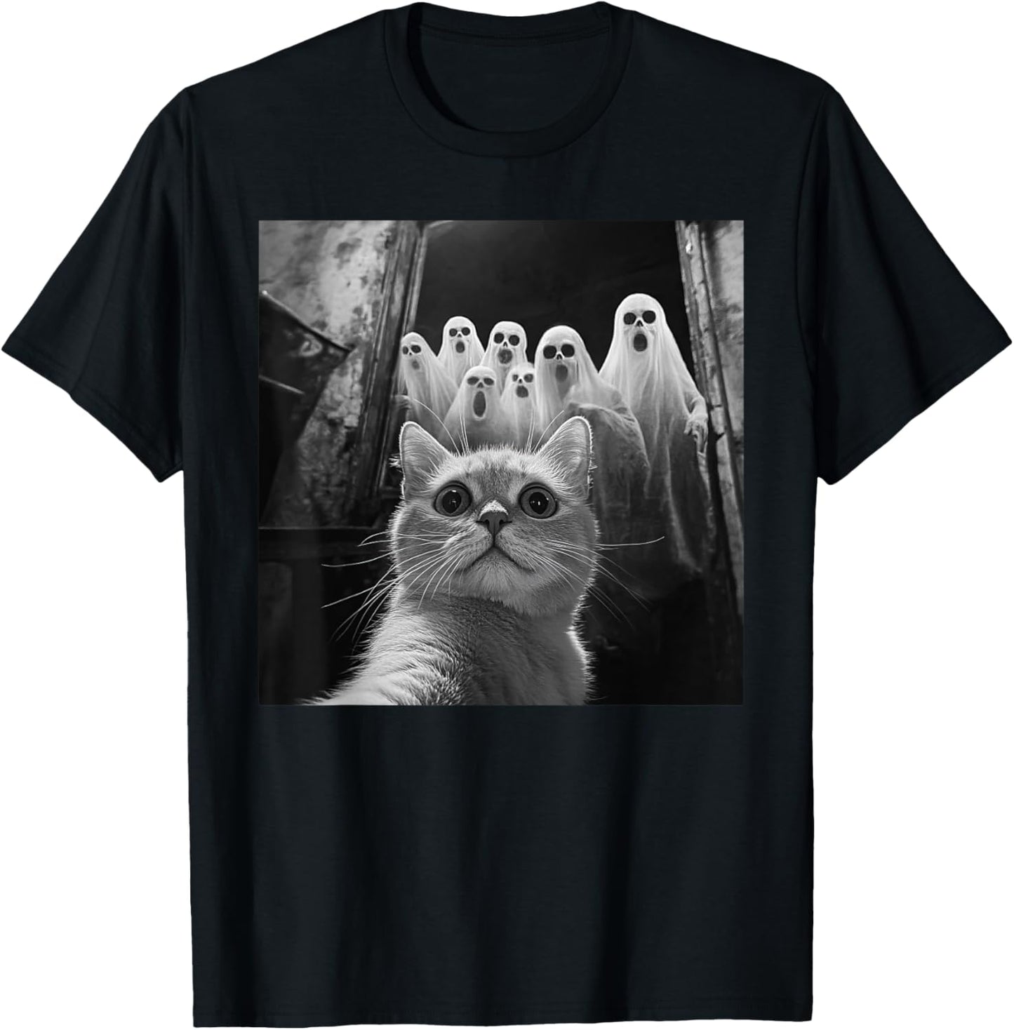 Cat Selfie With Ghosts Funny Cat Halloween T-Shirt