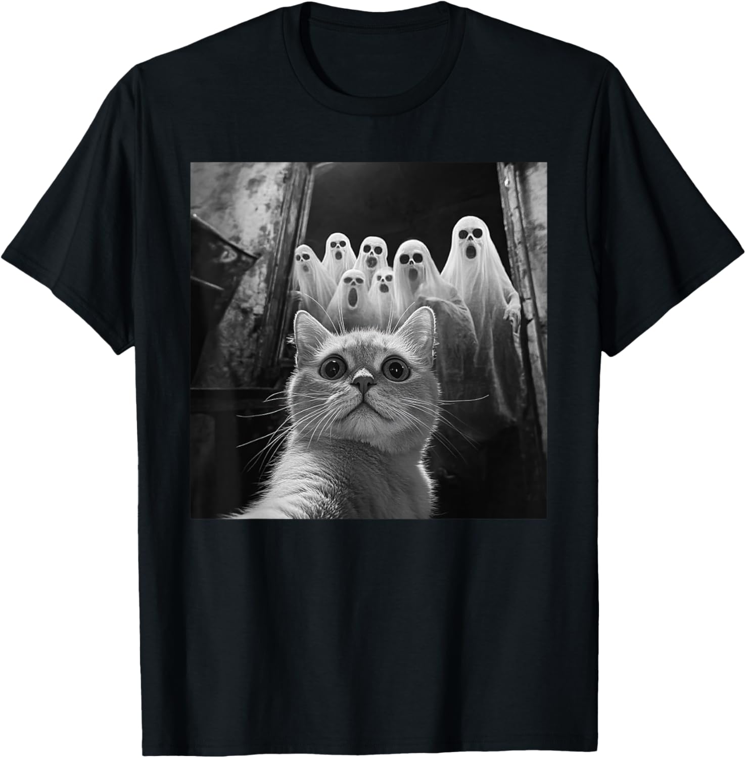 Cat Selfie With Ghosts Funny Cat Halloween T-Shirt