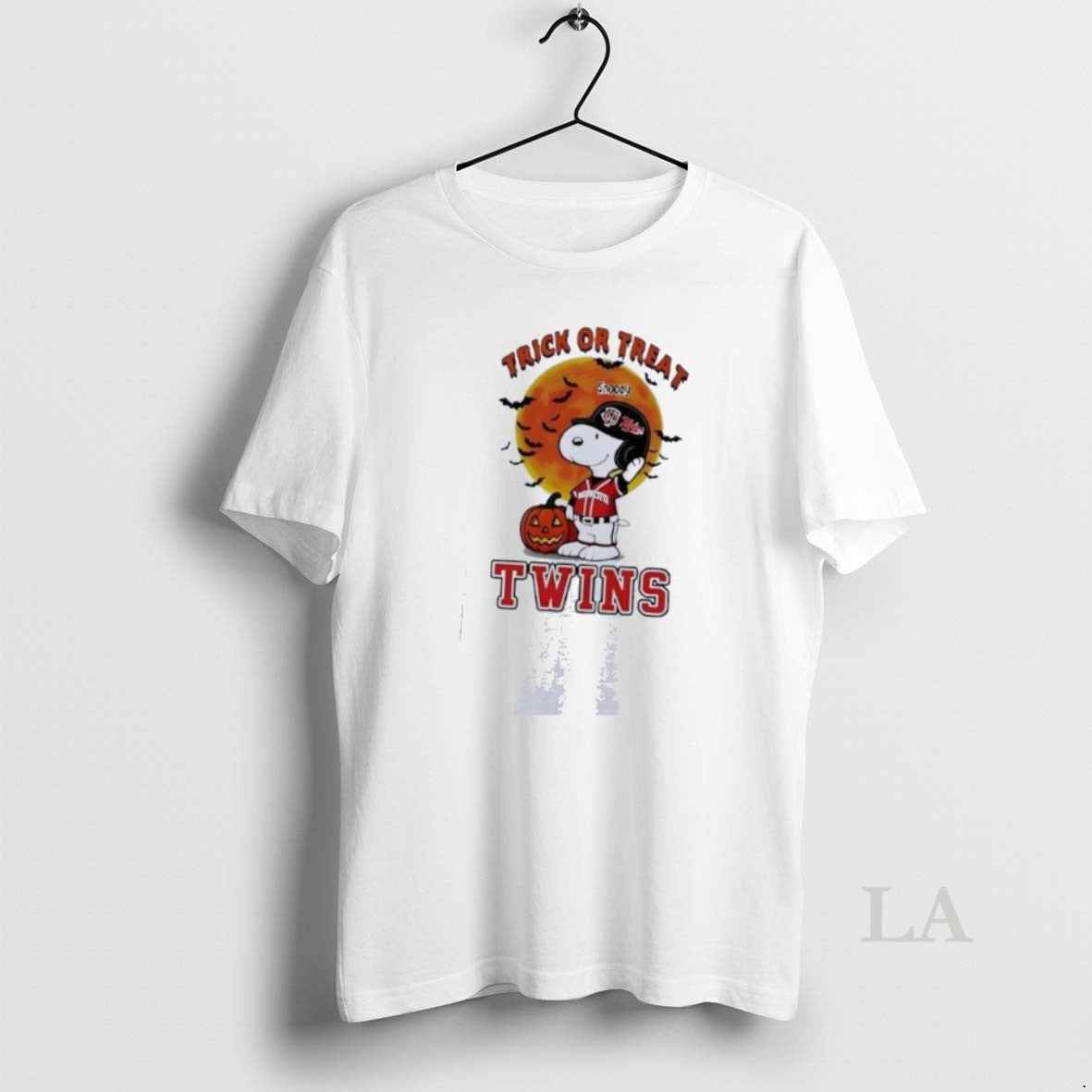 Original Snoopy Minnesota Twins Mlb Trick Or Treat Halloween 2025 Tee