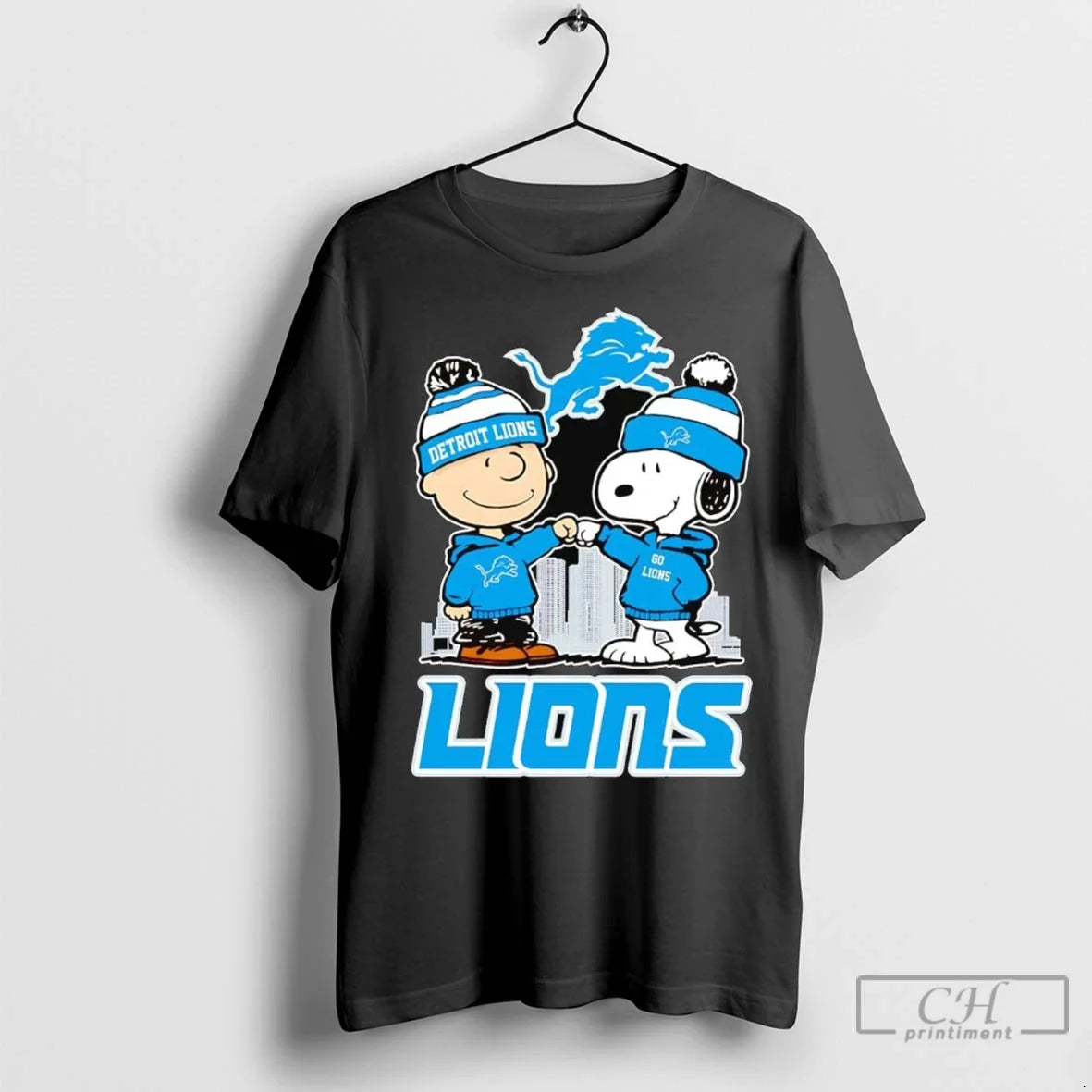 Snoopy And Charlie Brown Fist Bump Detroit Lions Skyline T Shirts
