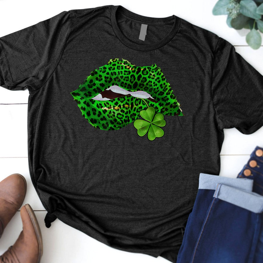 Green Lips Sexy Irish Leopard Shamrock St Patricks Day T-Shirt