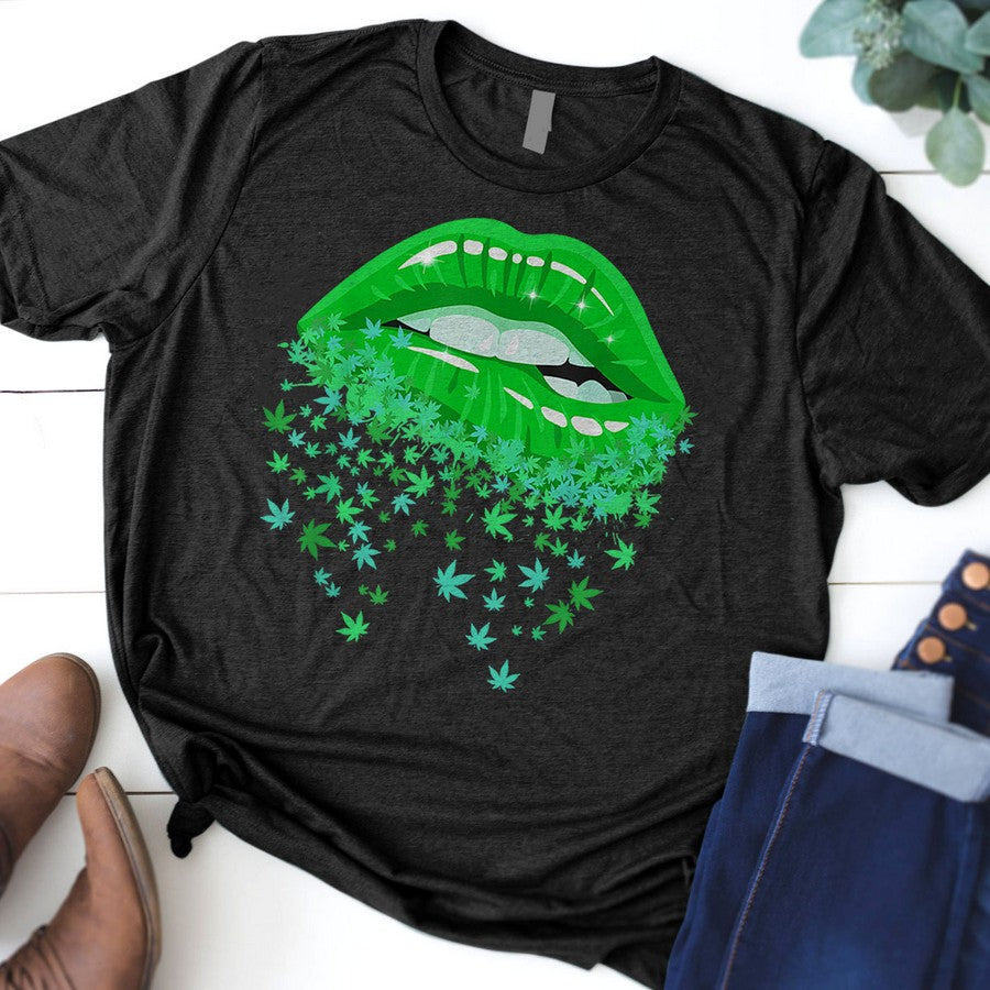 Sexy Lips Cannabis Marijuana Weed Pot Leaf Lover Gift T-Shirt